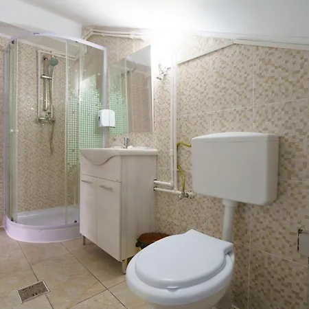 La Mama Siriu Guest house *